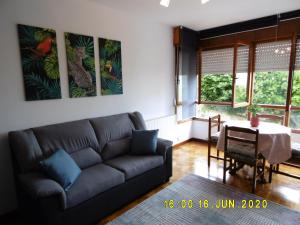 A seating area at Apartamento Anjana