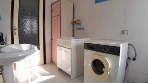 a bathroom with a washing machine and a sink at Casa ai piedi del monte Camicia in Castelli +35 photos