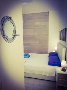 Postel nebo postele na pokoji v ubytování AlbaChiara B&B