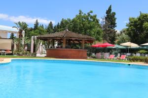 The swimming pool at or close to Hôtel Mandy