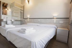 Postel nebo postele na pokoji v ubytování Casa Nahia Hostal Rural