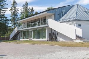 Hoone, kus võõrastemaja asub