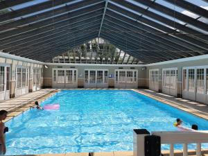 a large pool with people playing with a frisbee in it at Dans la résidence les jardins d opale in Le Touquet-Paris-Plage