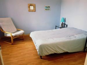 Postel nebo postele na pokoji v ubytování Gîte cosy 4 à 9 personnes
