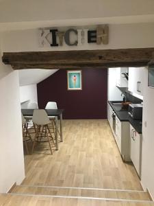 Kuchyň nebo kuchyňský kout v ubytování Gwladys's Home