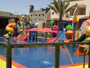 Bazén v ubytování Al Khuzama Resort nebo v jeho okolí + 20 fotografií