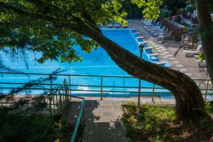 The swimming pool at or close to Бунгала Сън Сити