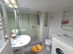 Kúpeľňa v ubytovaní Lefkada SunCentral Apartments