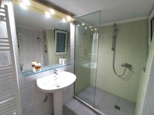 Kúpeľňa v ubytovaní Lefkada SunCentral Apartments