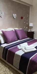 Ένα ή περισσότερα κρεβάτια σε δωμάτιο στο "Lemon Tree House" Relax&Bike in campagna a Finale Ligure con Air Cond