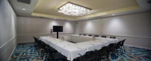 a conference room with a long table and chairs at Crowne Plaza Ventura Beach by IHG in Ventura