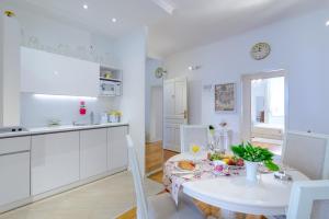 Kuchyň nebo kuchyňský kout v ubytování Guest House Flores