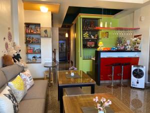 Khu vực ghế ngồi tại Redbean Guesthouse