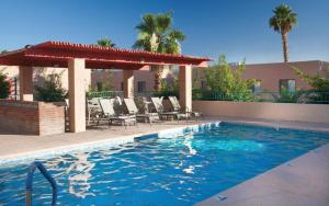 Bazén v ubytování GetAways at Havasu Dunes Resort nebo v jeho okolí