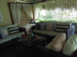 Ein Sitzbereich in der Unterkunft Villa Mares en Playa Bonita ,coson Las Terrenas