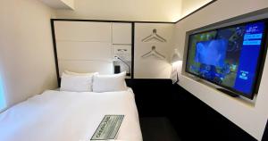 Postel nebo postele na pokoji v ubytování HOTEL SUI KANDA by ABEST