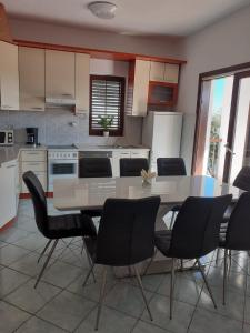 Kuchyňa alebo kuchynka v ubytovaní Apartmani Zen
