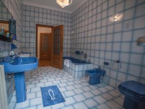 A bathroom at Totohouse Da Marco piscina riscaldata Még 29 kép