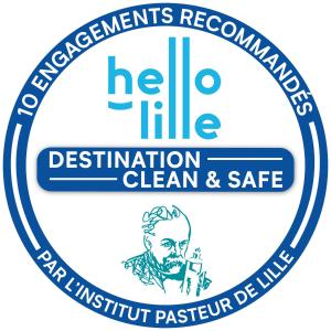 una etiqueta para el logotipo de destino de vida útil limpio y seguro en Hotel Du Croisé en Marcq-en-Baroeul