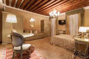 Postel nebo postele na pokoji v ubytování Hotel Al Ponte Mocenigo