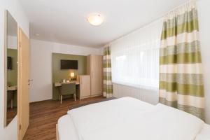 Postel nebo postele na pokoji v ubytování Hotel SCHNEIDER