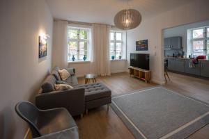 a living room with a couch and a tv at Ferienwohnung _Altes Zollamt_ in Neustadt in Holstein