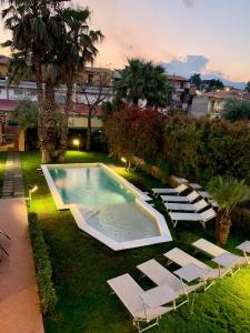 Bazén v ubytování Etna-Villa-Alba-Chiara nebo v jeho okolí