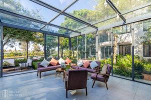 Een tuin van Tra Que Mansion