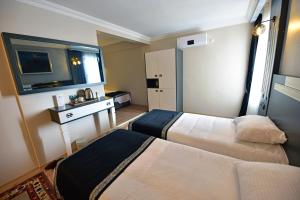 Llit o llits en una habitació de Hotel Sultansaray Sultanhanı