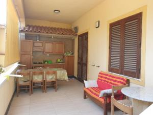 a living room with a table and a couch and a kitchen at Appartamenti Villa Wanda in Palmi