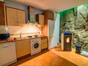 A kitchen or kitchenette at Chalet in La Omañuela near Ski Resort Még 35 kép