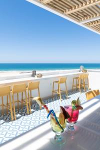a table with a view of the beach at Alzocaire Hostal Boutique in Conil de la Frontera