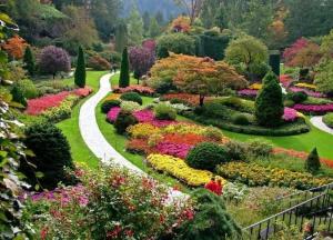 a garden with many flowers and a path at Catherine Hotel in Chişinău