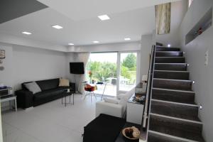 TV a/nebo společenská místnost v ubytování Nzeb Villa