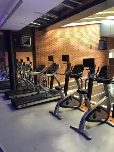 The fitness centre and/or fitness facilities at Hostal Sant Marti