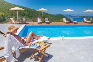 Bazén v ubytování Ninemia Luxury Residence nebo v jeho okolí