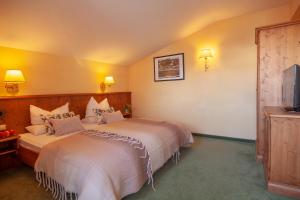 Łóżko lub łóżka w pokoju w obiekcie Hotel Sonnschein