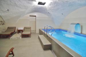 Bazén v ubytování Hotel Regent Tallinn nebo v jeho okolí