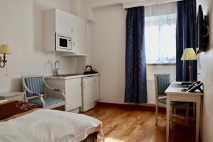 Kuchyň nebo kuchyňský kout v ubytování Brommavik Hotel