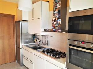 A kitchen or kitchenette at La Bomboniera