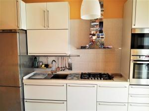 A kitchen or kitchenette at La Bomboniera