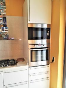 A kitchen or kitchenette at La Bomboniera