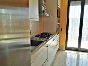 A kitchen or kitchenette at La Bomboniera