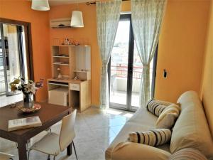A kitchen or kitchenette at La Bomboniera