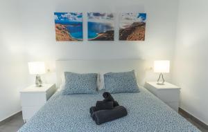 En eller flere senge i et værelse på luxury casa playa roca bord de mer