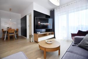 Televízia a/alebo spoločenská miestnosť v ubytovaní Apartamenty NAVIGATOR PORT-NADMORSKIE TARASY Brilliant 613