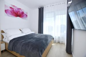 Posteľ alebo postele v izbe v ubytovaní Apartamenty NAVIGATOR PORT-NADMORSKIE TARASY Brilliant 613