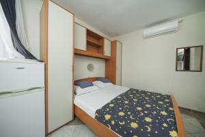 Postel nebo postele na pokoji v ubytování Apartmani Križanović