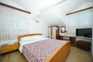 Postel nebo postele na pokoji v ubytování Apartmani Križanović