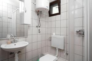 Koupelna v ubytování Apartmani Križanović + 37 fotografií